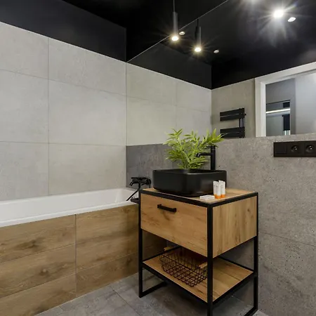 Milionowa Loft With Parking In By Renters